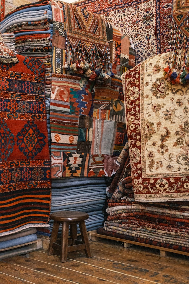 How to incorporate wool rugs into various rooms of a western-themed home